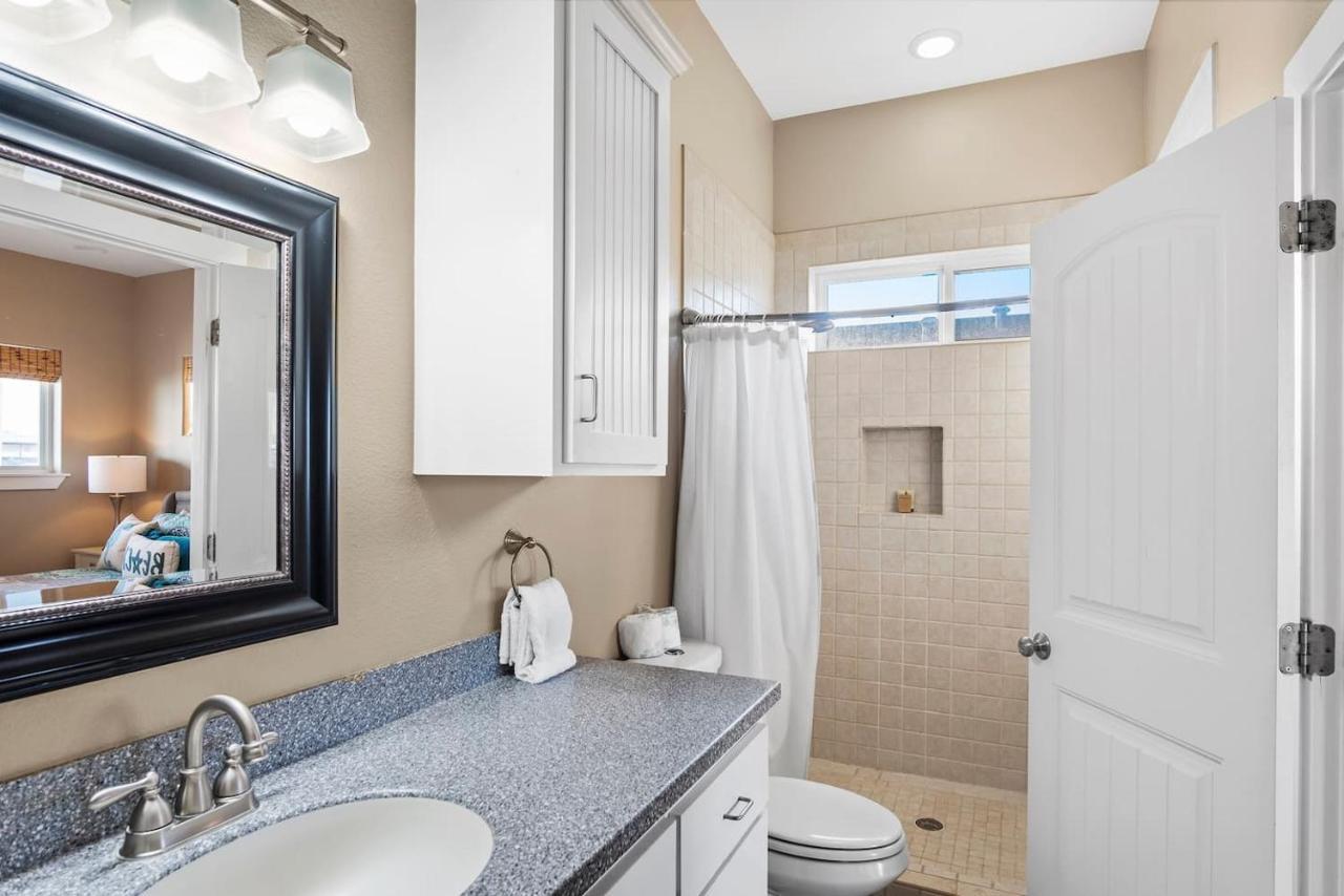 New 5 Bdrm W/Pool, Observation Deck Walk To Beach! Port Aransas Exterior photo